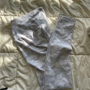 High Waisted Camo Leggings Xs